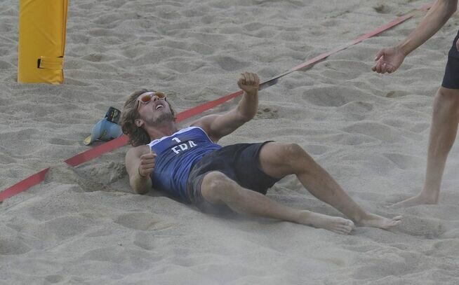 Men’s Beach Volleyball: Both French pairs in semis